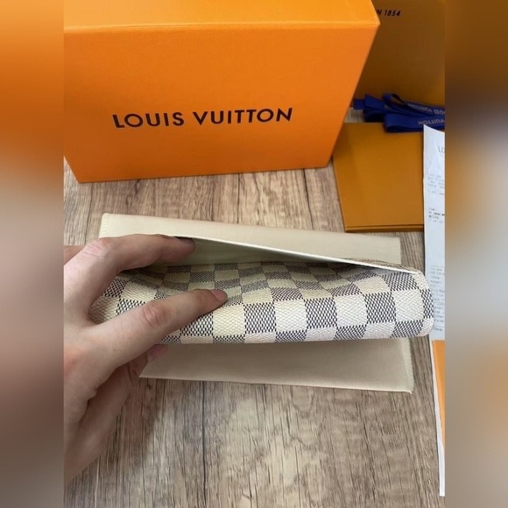 Louis Vuitton Beige and Gray Checkered Clutch - Picture 5 of 8
